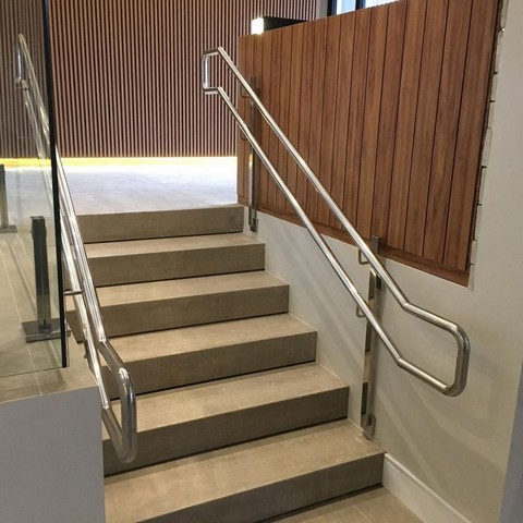 Corrimão de escada acessibilidade